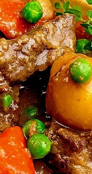 This is a hardy stew that will make a perfect meal for your family on a cold winter night. Copycat Cracker Barrel Beef Stew in 2020 | Cracker barrel ...