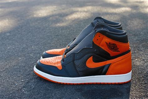 Entdecke jetzt die neuesten und exklusiven sneaker, outfits und accessoires bei jd sports! Air Jordan 1 Black Orange Shattered Backboard Custom ...