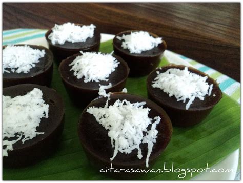 Kuih tradisional melayu malaysia kaya dengan makanan. Tempahan Kuih Muih Tradisional Melayu (With images) | Food ...