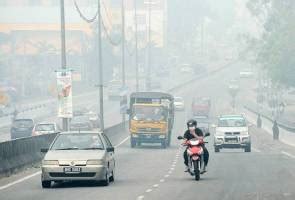 Penggunaan kenderaan bermotor seperti kereta, motor, dan kapal terbang melepaskan asap kenderaan yang mengandungi gas berbahaya atau bertoksik seperti karbon. 5 fakta penting bagaimana bacaan IPU dikira | Astro Awani