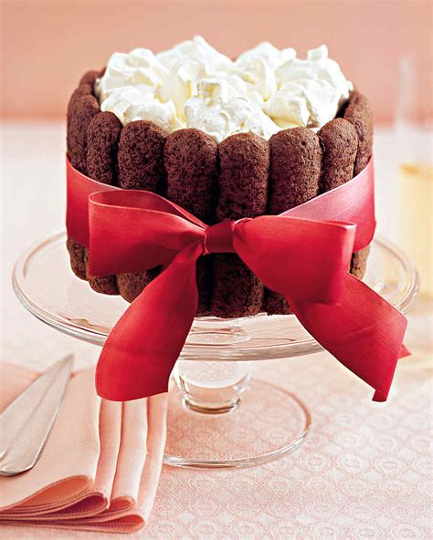 But look closely, i don't think the bowl or pedestal are cake, it looks like possibly the bowl is filled with crumbled chocolate cake and the fingers are standing in it. Chocolate Ladyfingers and Cake Rounds