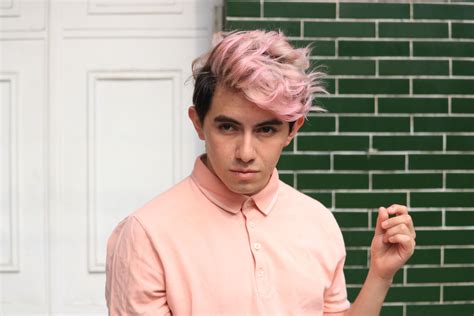 See more ideas about mens hairstyles, men hair color, mens hair colour. Cabello Rosa pastel hairstyle men Pink hair Fotografía ...