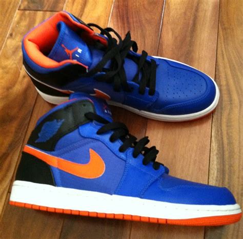 You can find the best price jordan shoes at our online store Air Jordan 1 Mid "Knicks Ripstop" Sample - SneakerNews.com