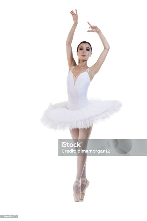 Foto De Bailarina Profissional Japonesa Posando Em Tutu Branco Com As