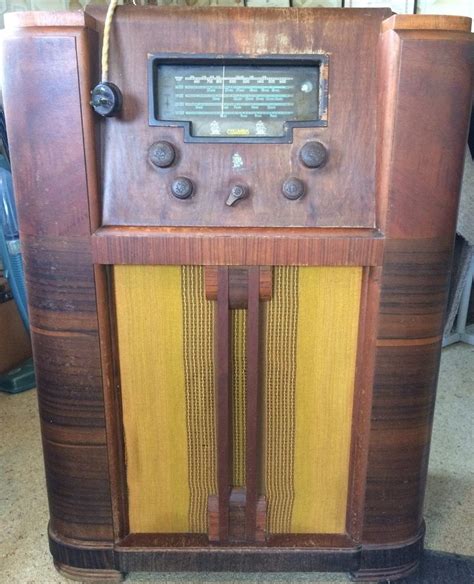 Instead of radio waves, a digital signal is transmitted which is received by hd radio receivers and converted into sound. The NZ Vintage Radio Project - Columbus model 75 (1940)