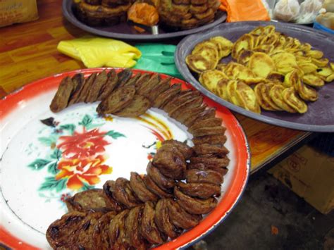 Namanya timbul kerana cara pemakanannya yang berterabur. RESEPI NANNIE: Kuih-muih tradisional di pasar Payang..