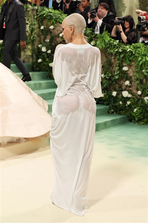 Doja Cat Is Dripping Wet On The Met Gala 2024 Steps Glamour UK