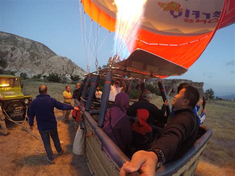 Madang gees ini merupakan kondisi salah satu bandara internasional yang ada dikuala lumpur. tesyasblog : Naik Balon Udara di Cappadocia Turki dan Vlog