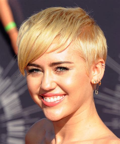 Draco malfoy is miley cyrus' favourite harry potter character. Miley Cyrus Short Straight Casual Hairstyle - Honey Blonde ...