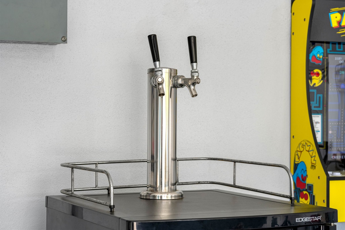 To make your leisure time even more enjoyable, a beer dispenser is provided, allowing you to serve cold, refreshing drinks in style.