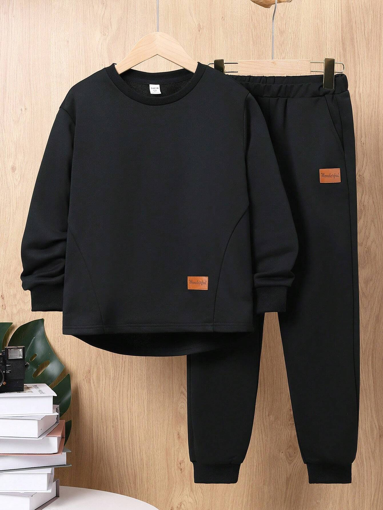 Tween Boy Letter Patched Detail High Low Hem Tee & Sweatpants