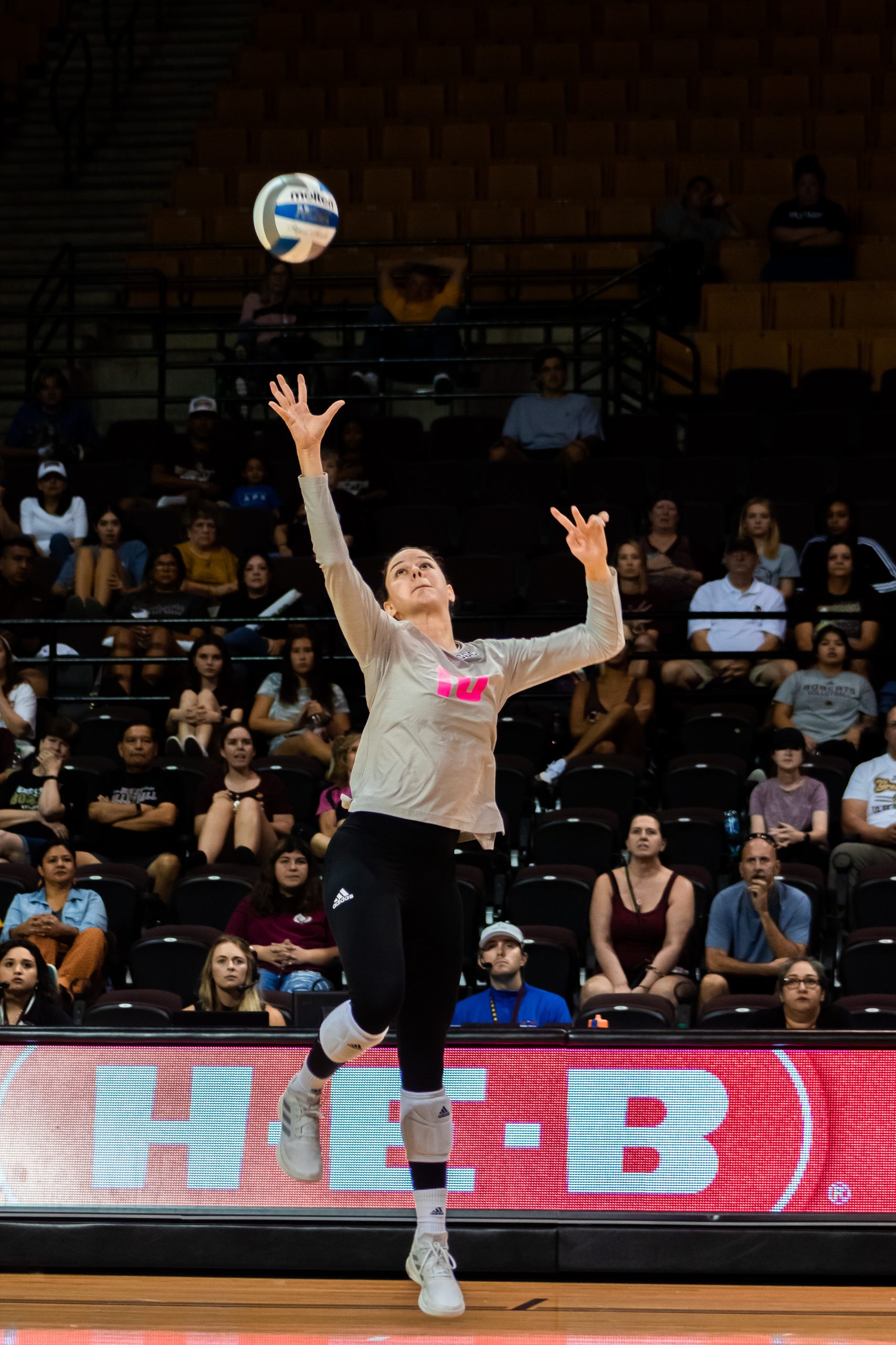 (Photo Gallery): Volleyball vs. JMU