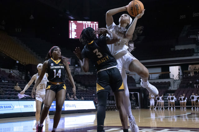 Fourth-quarter shooting slump extends women’s basketball’s losing ...