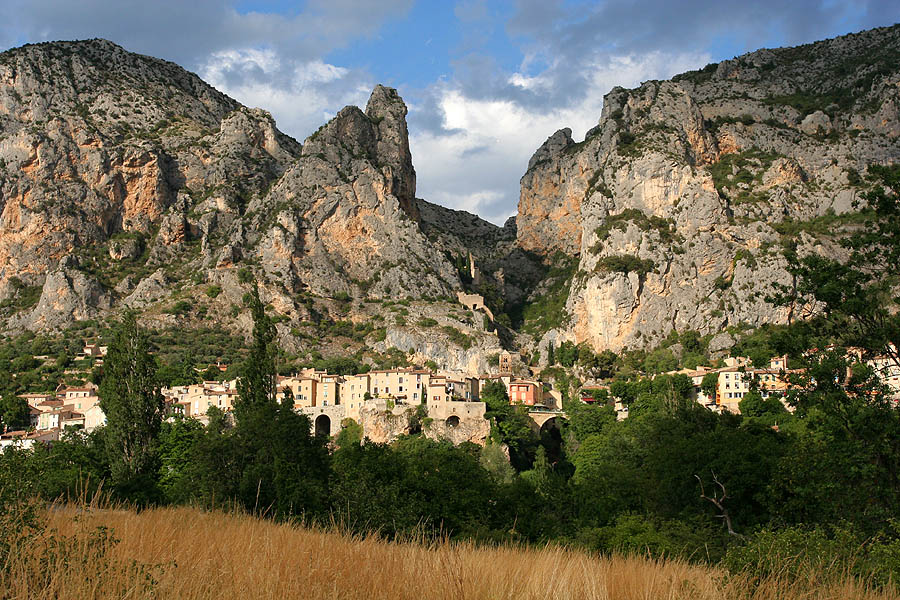 Moustiers-Sainte-Marie (Мустье-Сен-Мари), Прованс, Франция