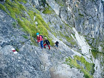 A mountain trail, too steep for walking: Climbing mounaineers, Tegelberg.