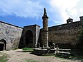 English: Gavazan pillar. Français : Colonne Gavazan.