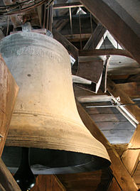 English: Bell in the South tower Français : Cloche dans la tour Sud