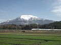 伊吹山と新幹線：Mt.Ibuki with 300 Series Shinkansen, taken by Miya.m, in March 2005)