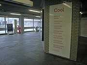 Gedicht Jules Deelder op metrostation Coolhaven.