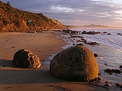 4.1.08 Moeraki Boulders