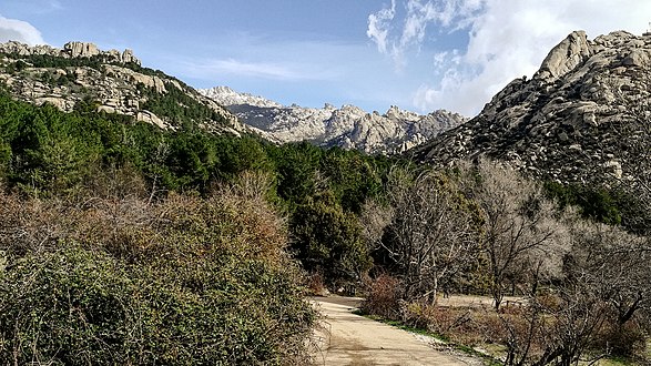 La Pedriza desde el río Manzanares