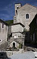 Église et fontaine.