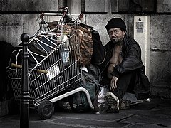 Другое месца: Homeless person in Paris Eric Pouhier (CC BY-SA 2.5)