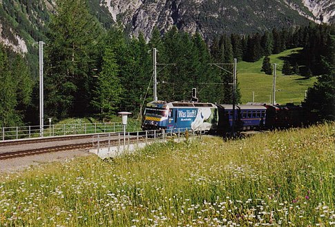 RhB-Zug vor Preda