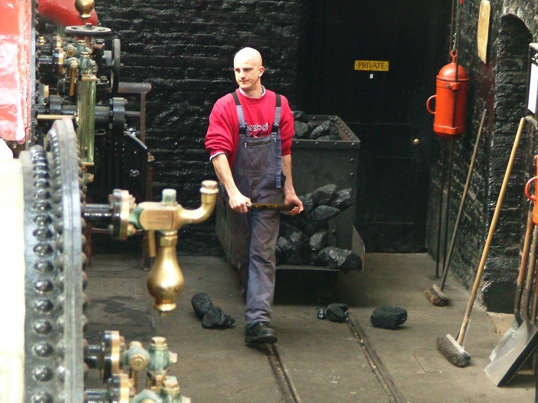 Fireman (steam engine)