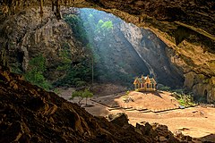 Second place: Royal pavilion in Phraya Nakhon Cave in Khao Sam Roi Yot National Park, Prachuap Khiri Khan province, Thailand. – Пазначэньне аўтарства: BerryJ (CC BY-SA 4.0)