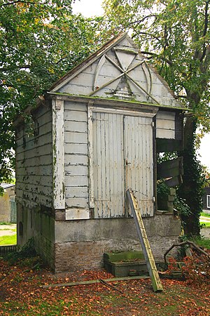 5. Morgue on the cemetery of Ouderkerk aan de IJssel. Author: A. van Alphen. License: CC-BY-SA-3.0