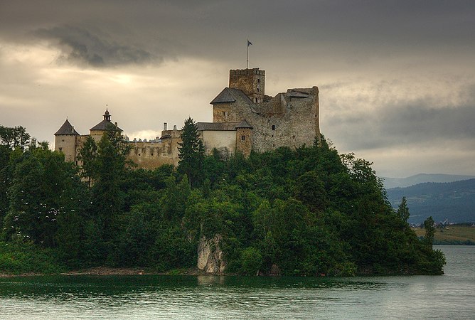 1: Niedzica Castle. Author: Łukasz Śmigasiewicz.