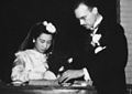 1943 - Chongqing, Shui Shifang (daughter of a Qing dynasty Imperial mandarin) & Robert van Gulik get married.