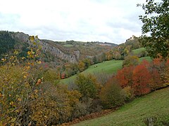 Gorge de l'Oulas et château de Paulin à l'est.