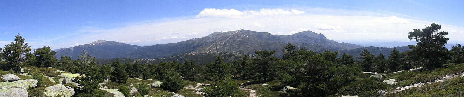 Peñalara, Bola del Mundo and La Maliciosa from proximities of Siete Picos summit