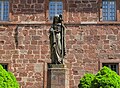 Français : Statue de Sainte Odile dans le jardin du cloître