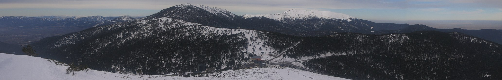 Abantos, La Peñota, Siete Picos and La Mujer Muerta from proximities of Bola del Mundo summit