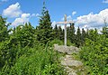 Čeština: Vrchol Poledníku s dřevěným křížem, součást národního parku Šumava, nedaleko obce Prášily v okrese Klatovy English: Cross and the peak of the Poledník, national park Šumava, near Prášily in Klatovy District