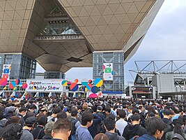 東京ビッグサイトでの入場前の待機列