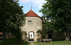 Kappenturm - Stadtbefestigung - Bauzeit: um 1200 - 48°16′27″N 9°28′42″E﻿ / ﻿Badegasse﻿ / 48.27404199; 9.47821223         Foto: 2009