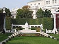 Volksgarten (Vienna) (2): Empress Elisabeth monument.Architect: Friedrich Ohmann. Sculptor: Hans Bitterlich.