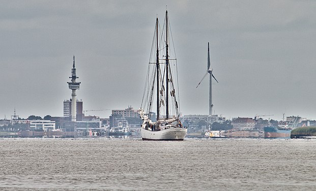 Avontuur approaching Bremerhaven