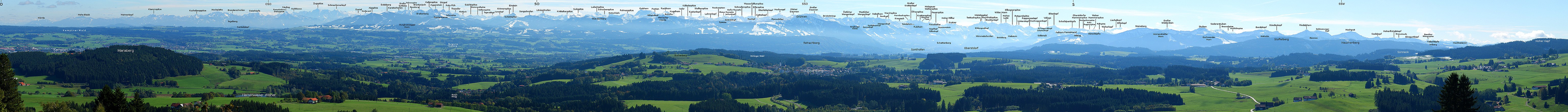 Landschaft im Allgäu mit Ammergauer und Allgäuer Alpen, Panorama of mountains South of Kempten