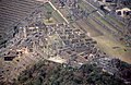 English: View of residential area and Central Square from the top of Wayna Picchu Español: Vista del sector residencial y la Plaza Central desde lo alto del Wayna Picchu