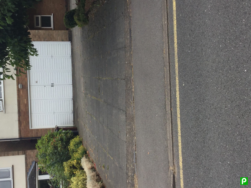 Parking on Seven Star Road, B91