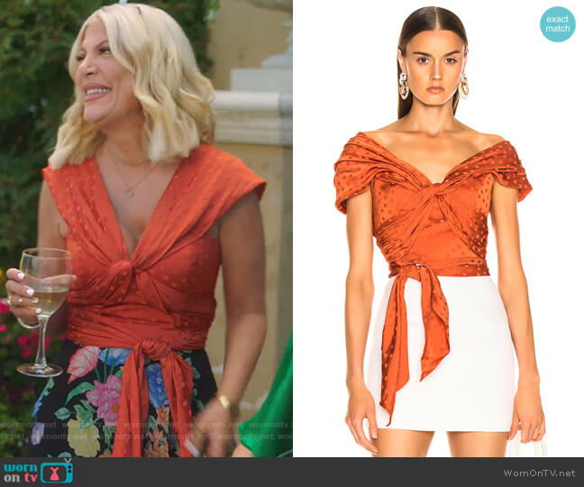 Tori’s orange polka dot twisted top on BH90210