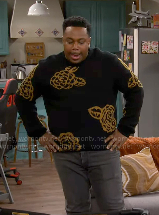 Marty's black rose print sweater on The Neighborhood