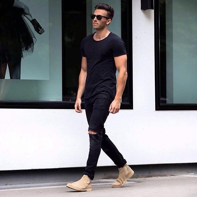 Black tee, black jeans, Chelsea boots