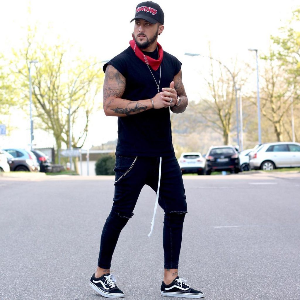 Black tank top, sport pants, sneaker