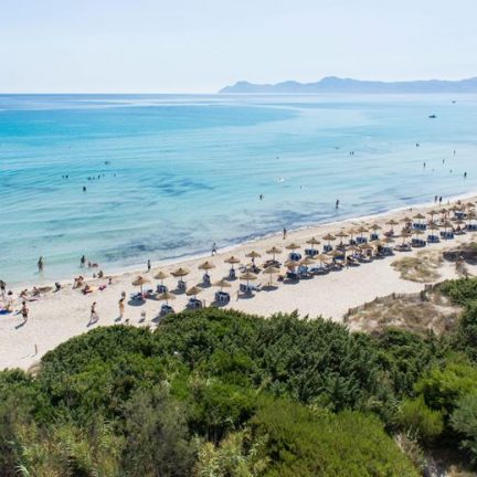 Strand van Zafiro Bahia in Playa de Muro, Mallorca